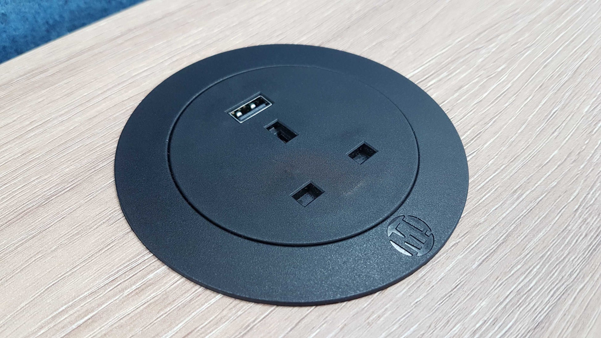 Saxen In-Desk Porthole Power Socket with single USB Smart-Charge